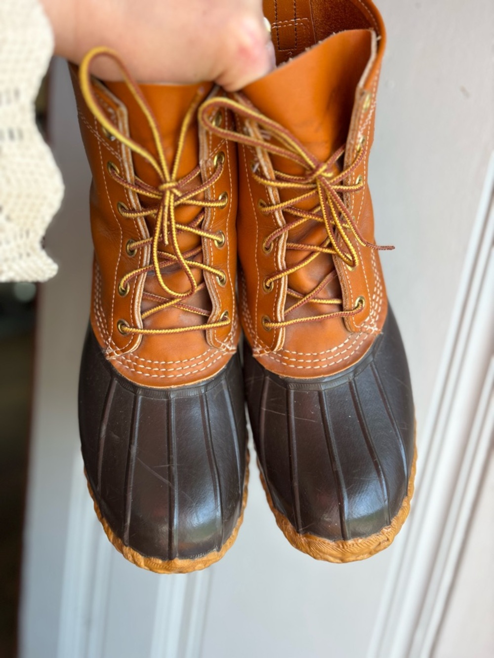 Women’s size 10 L.L.Bean Classic Two-Tone Duck Boots in Brown and Black Lace Up - Picture 10 of 10